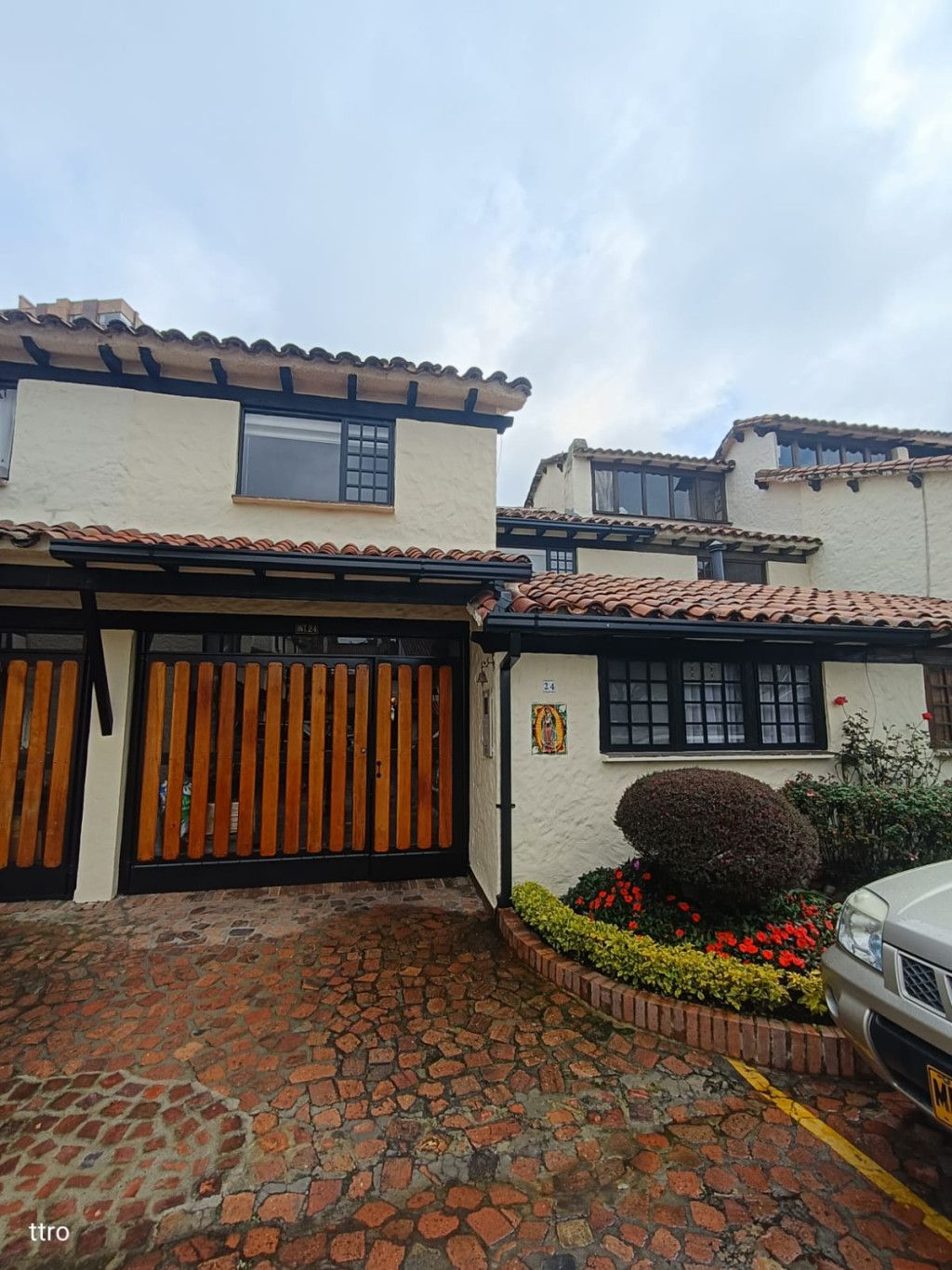 Casa en venta Cundinamarca Bogotá Ub Santa Coloma 190 m2 Habitaciones 3 Baños 3 Garajes 3 Precio $1300000000