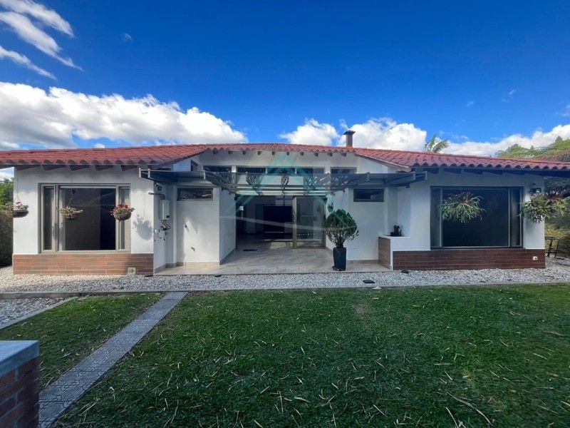 Casa en arriendo Antioquia El Retiro Ub Lagos Del Retiro 285 m2 Habitaciones 3 Baños 3 Garajes 2 Precio $11000000