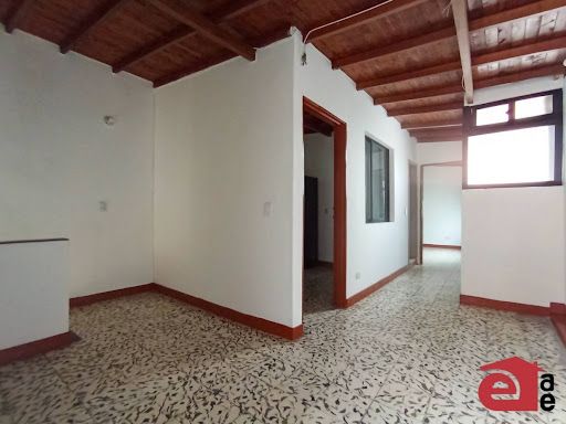 Apartamento en arriendo Antioquia Envigado Obrero 84 m2 Habitaciones 3 Baños 2 Garajes 0 Precio $2500000