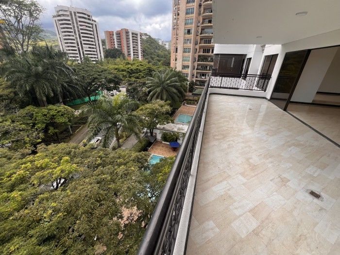 Apartamento en arriendo Valle Del Cauca Cali Normandía 200 m2 Habitaciones 3 Baños 4 Garajes 3 Precio $8000000