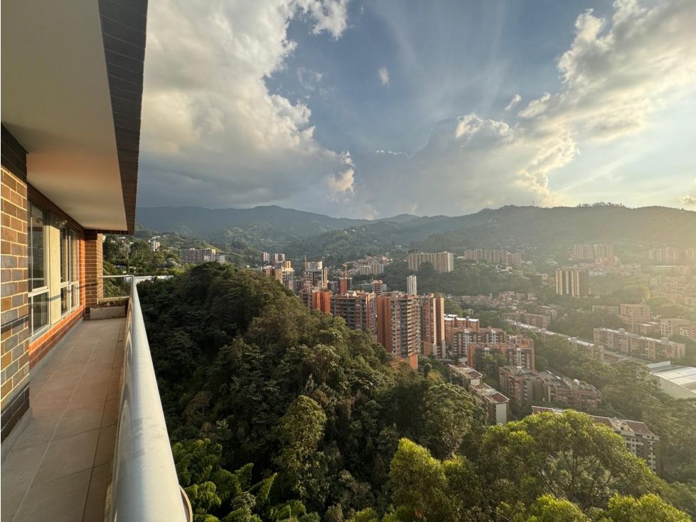 Apartamento en venta Antioquia Medellín Carpinelo 156 m2 Habitaciones 3 Baños 4 Garajes 2 Precio $1398000000