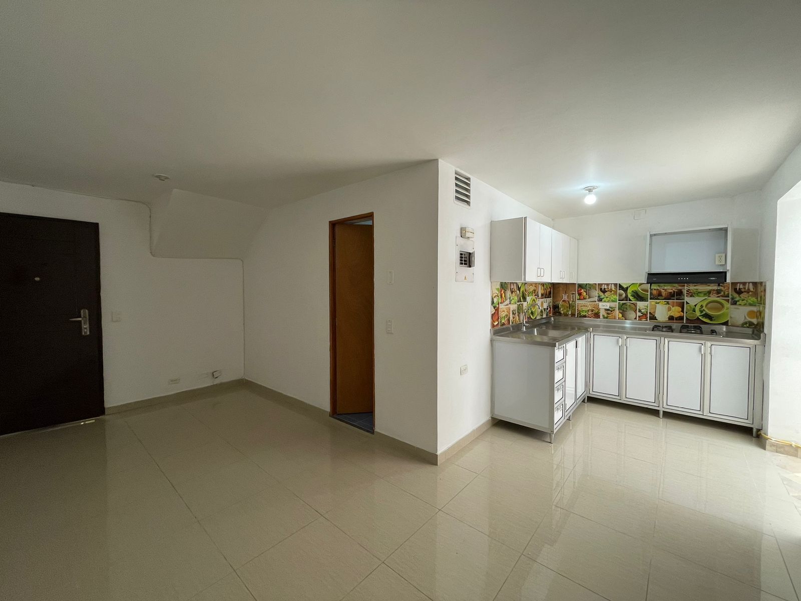 Apartamento en arriendo Antioquia Medellín Miravalle 65 m2 Habitaciones 2 Baños 2 Garajes 0 Precio $1900000