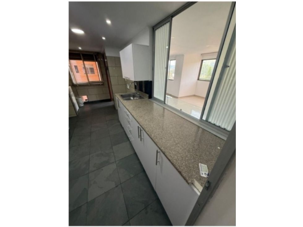 Apartamento en arriendo Antioquia Medellín La Castellana 85 m2 Habitaciones 3 Baños 2 Garajes 1 Precio $3700000