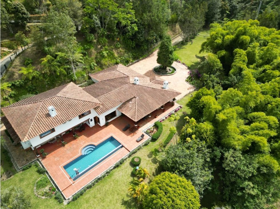 Finca en venta Antioquia El Retiro El Retiro 15500 m2 Habitaciones 5 Baños 7 Garajes 6 Precio $4350000000
