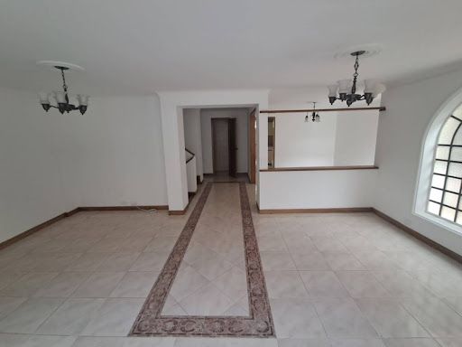 Casa en arriendo Antioquia Medellín Oriente 214 m2 Habitaciones 4 Baños 3 Garajes 2 Precio $7000000