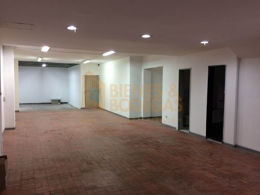 Local en venta Antioquia Medellín Perpetuo Socorro 216 m2 Habitaciones 0 Baños 2 Garajes 1 Precio $1350000000