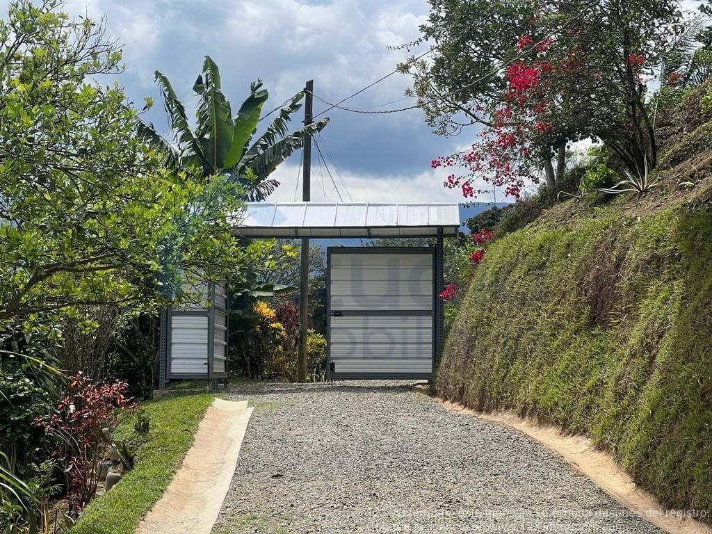 Finca en arriendo Antioquia Barbosa Urbanal 100 m2 Habitaciones 3 Baños 2 Garajes 2 Precio $2500000
