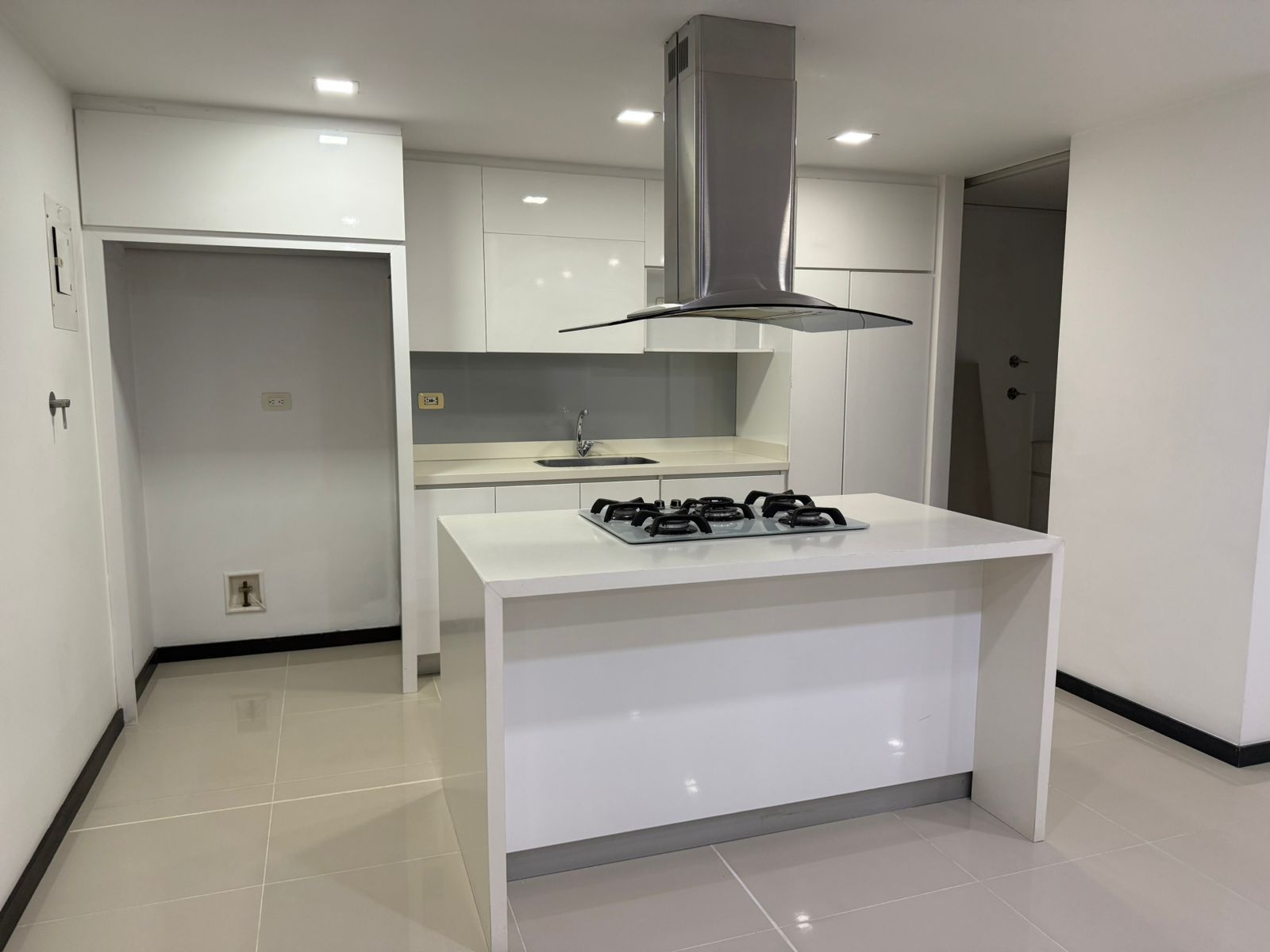 Apartamento en arriendo o venta Antioquia Envigado Loma De Las Brujas 150 m2 Habitaciones 3 Baños 4 Garajes 1 Precio venta $1250000000 Precio arriendo $7500000