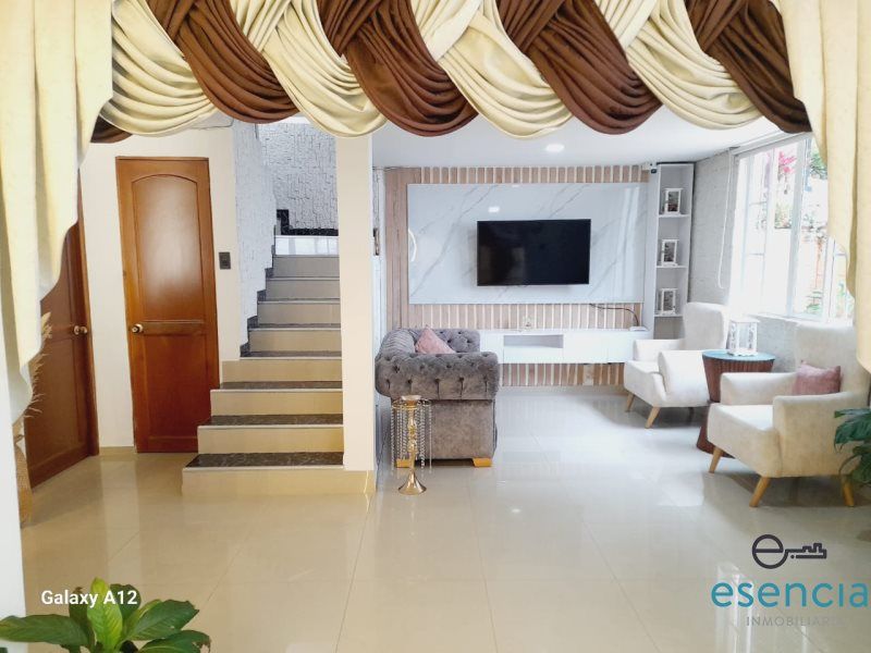 Casa en arriendo Antioquia Envigado Loma Del Barro 200 m2 Habitaciones 4 Baños 4 Garajes 0 Precio $5000000