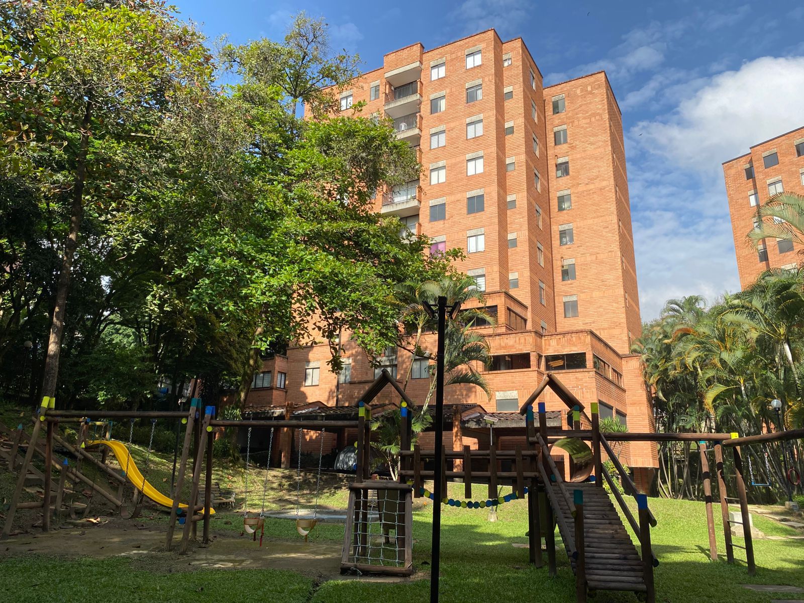 Apartamento en arriendo Antioquia Medellín La Gloria 75 m2 Habitaciones 3 Baños 2 Garajes 1 Precio $3100000