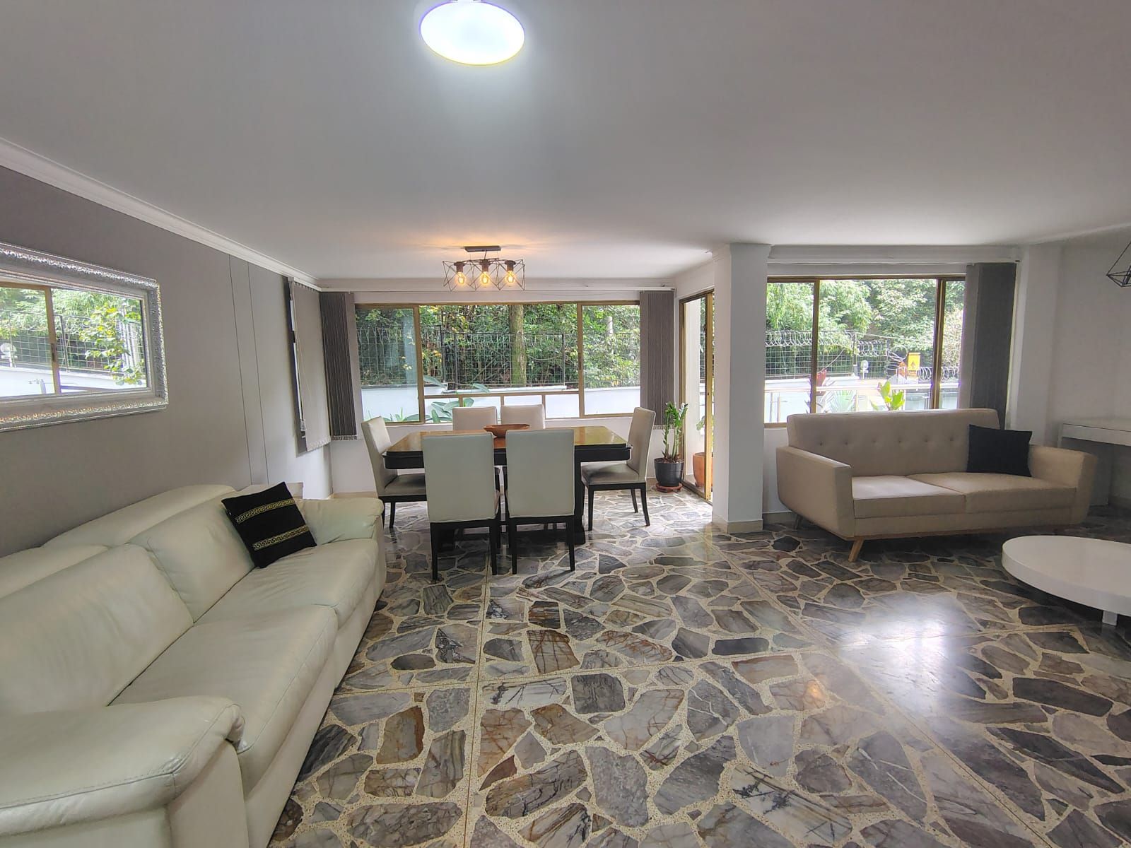 Apartamento en arriendo Antioquia Medellín El Diamante No 2 140 m2 Habitaciones 3 Baños 2 Garajes 1 Precio $8700000