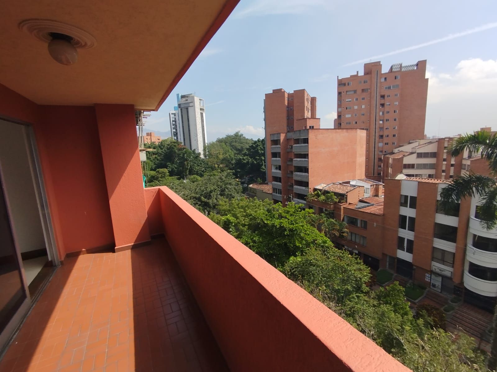 Apartamento en arriendo Antioquia Medellín Laureles 90 m2 Habitaciones 4 Baños 2 Garajes 2 Precio $3400000
