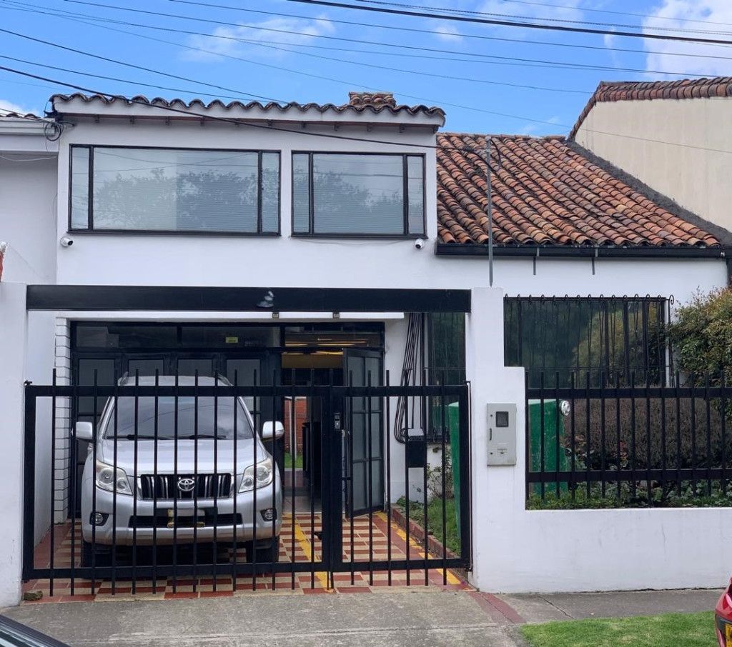 Casa en venta Cundinamarca Bogotá Prado Veraniego Sur 223 m2 Habitaciones 4 Baños 4 Garajes 2 Precio $1100000000