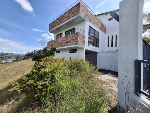 Casa Campestre en arriendo Antioquia Marinilla La Industrial 300 m2 Habitaciones 3 Baños 3 Garajes 2 Precio $8000000