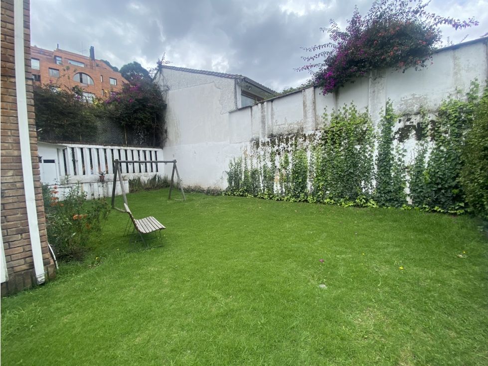 Casa en arriendo o venta Cundinamarca Bogotá Santa Barbara Alta 240 m2 Habitaciones 3 Baños 4 Garajes 4 Precio venta $3500000000 Precio arriendo $16000000