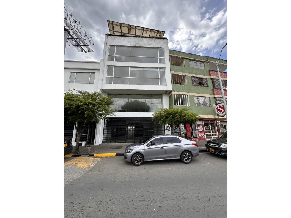 Edificio en venta Valle Del Cauca Cali Los Libertadores 1484 m2 Habitaciones 5 Baños 10 Garajes 15 Precio $3800000000