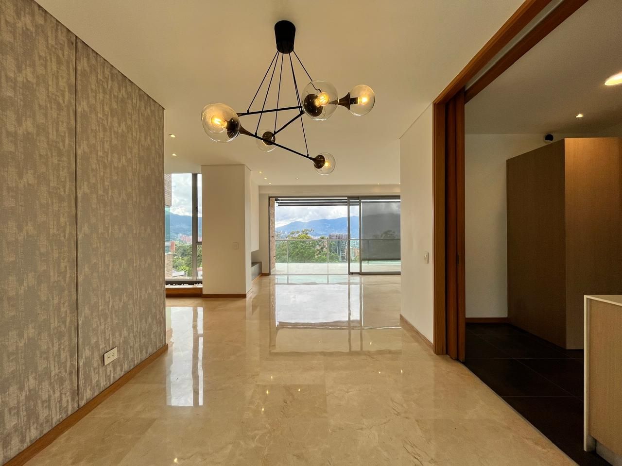 Apartamento en venta Antioquia Medellín Los Balsos No 2 245 m2 Habitaciones 3 Baños 4 Garajes 3 Precio $3150000000