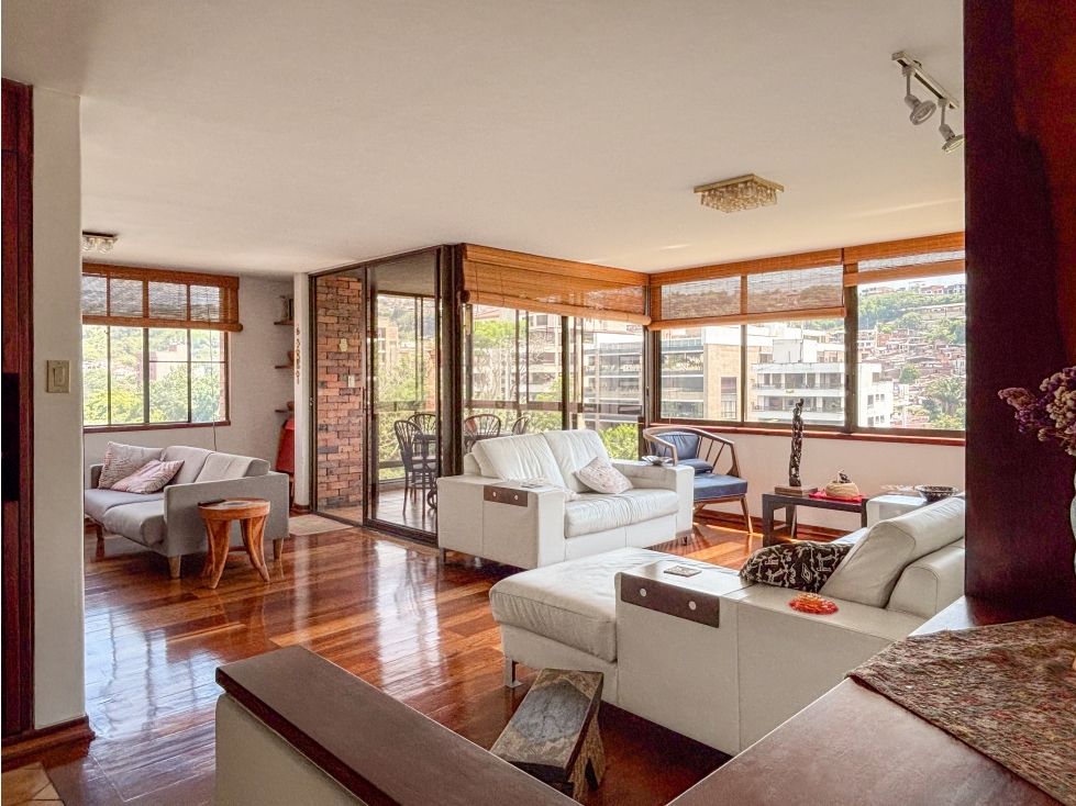 Apartamento en venta Valle Del Cauca Cali Santa Teresita 250 m2 Habitaciones 3 Baños 4 Garajes 2 Precio $1080000000