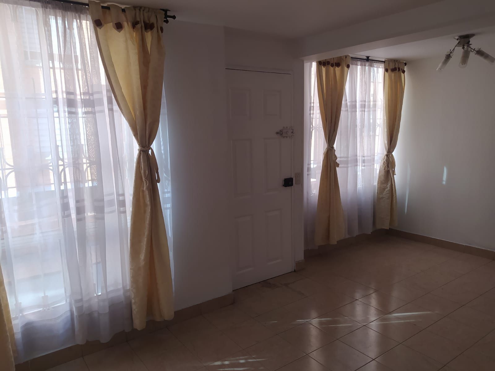 Casa en arriendo Cundinamarca Bogotá El Tintal 70 m2 Habitaciones 4 Baños 1 Garajes 1 Precio $2900000