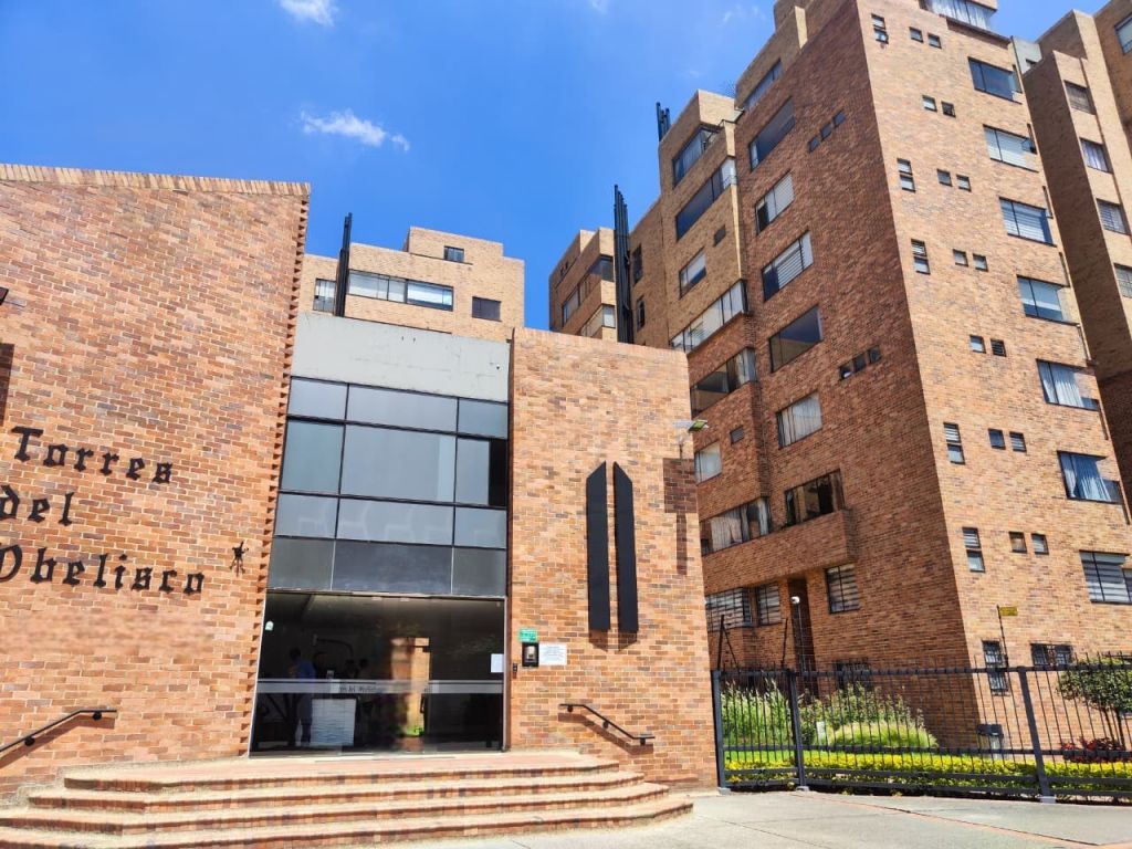Apartamento en venta Cundinamarca Bogotá Cr Torres Del Obelisco 146 m2 Habitaciones 3 Baños 4 Garajes 2 Precio $1100000000
