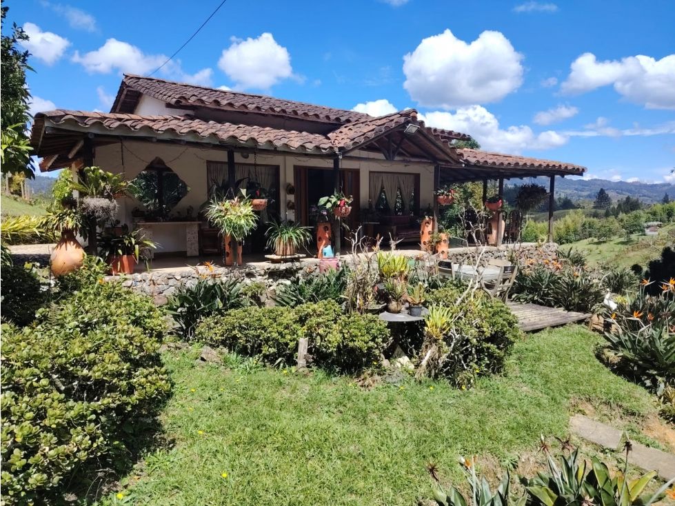 Casa Campestre en arriendo Antioquia Guarne La Cabaña 280 m2 Habitaciones 3 Baños 2 Garajes 2 Precio $3800000