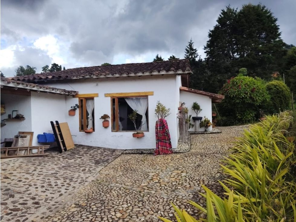 Finca en arriendo Antioquia Guarne La Cabaña 280 m2 Habitaciones 3 Baños 2 Garajes 2 Precio $3800000