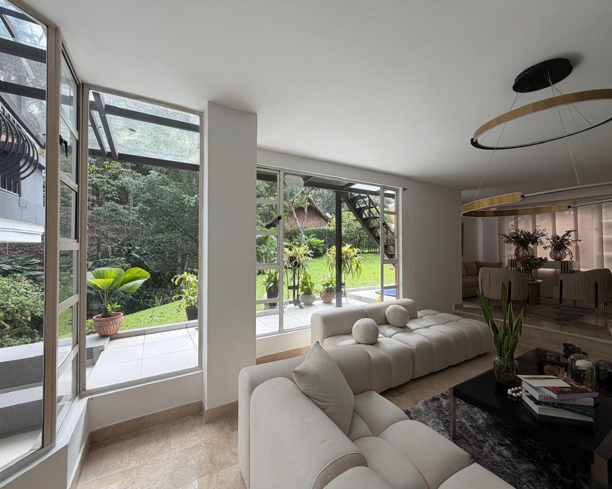 Casa en arriendo o venta Antioquia Medellín Las Lomas No 1 522 m2 Habitaciones 4 Baños 6 Garajes 2 Precio venta $4250000000 Precio arriendo $35500000