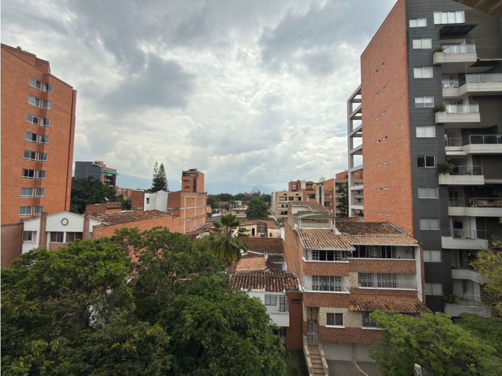 Apartamento en arriendo Antioquia Medellín El Nogal- Los Almendros 118 m2 Habitaciones 3 Baños 2 Garajes 1 Precio $4000000