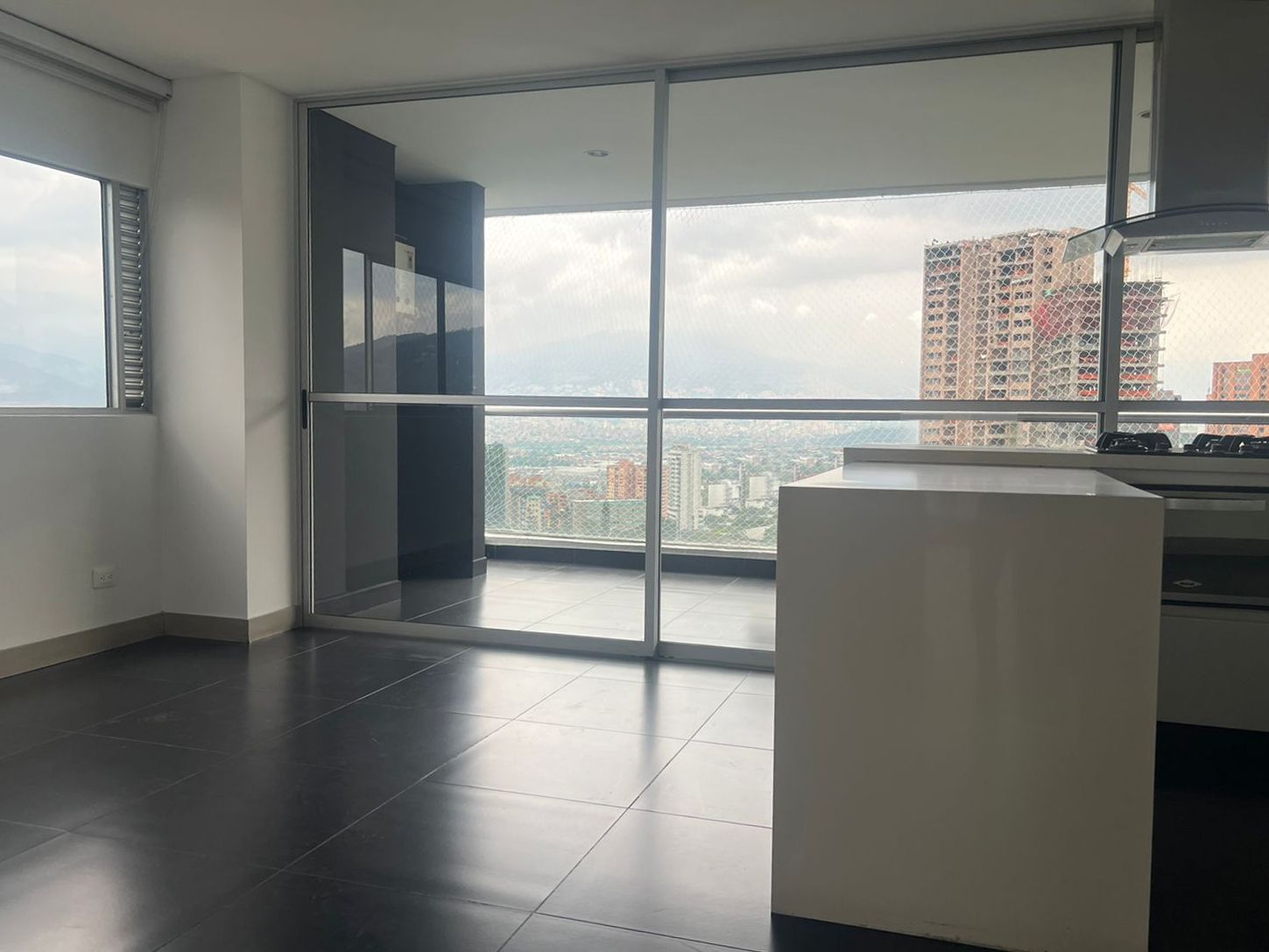 Apartamento en arriendo Antioquia Medellín El Castillo 89 m2 Habitaciones 2 Baños 2 Garajes 2 Precio $6150000