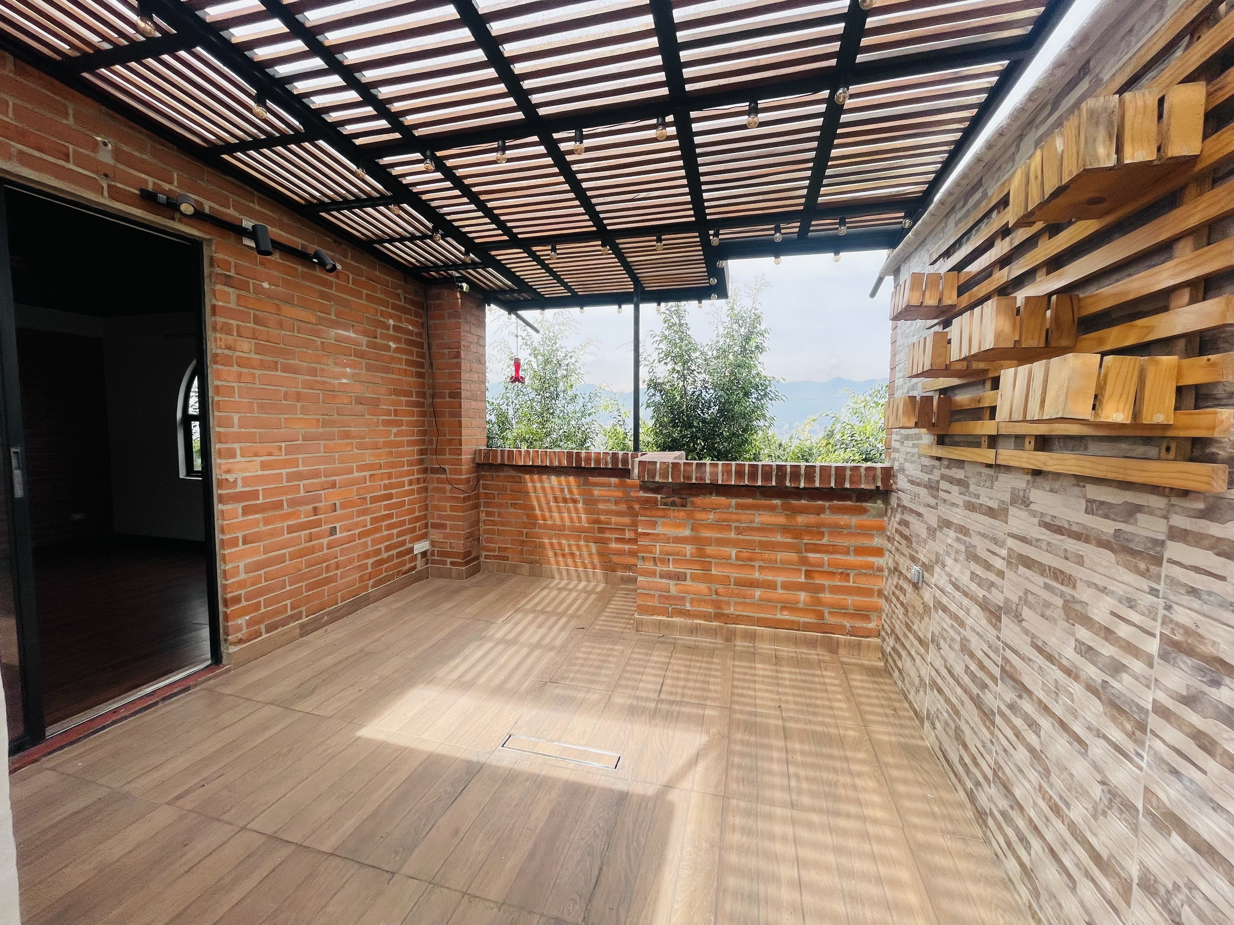 Casa en arriendo Antioquia Medellín Asomadera No 1 120 m2 Habitaciones 5 Baños 5 Garajes 2 Precio $4500000