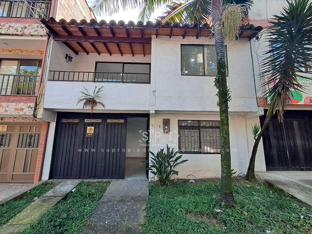 Casa en arriendo Antioquia Medellín La Gloria 180 m2 Habitaciones 5 Baños 2 Garajes 1 Precio $6000000