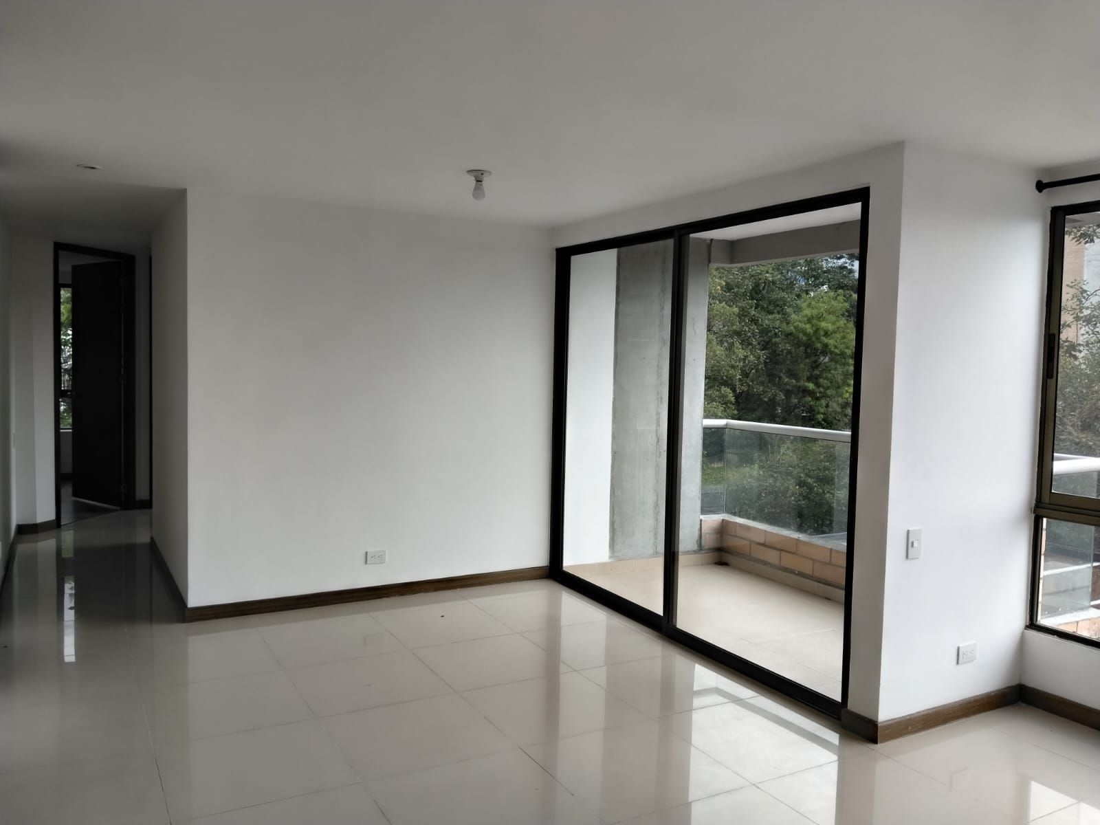 Apartamento en arriendo o venta Antioquia Medellín Altos Del Poblado 100 m2 Habitaciones 3 Baños 2 Garajes 2 Precio venta $865000000 Precio arriendo $4650000