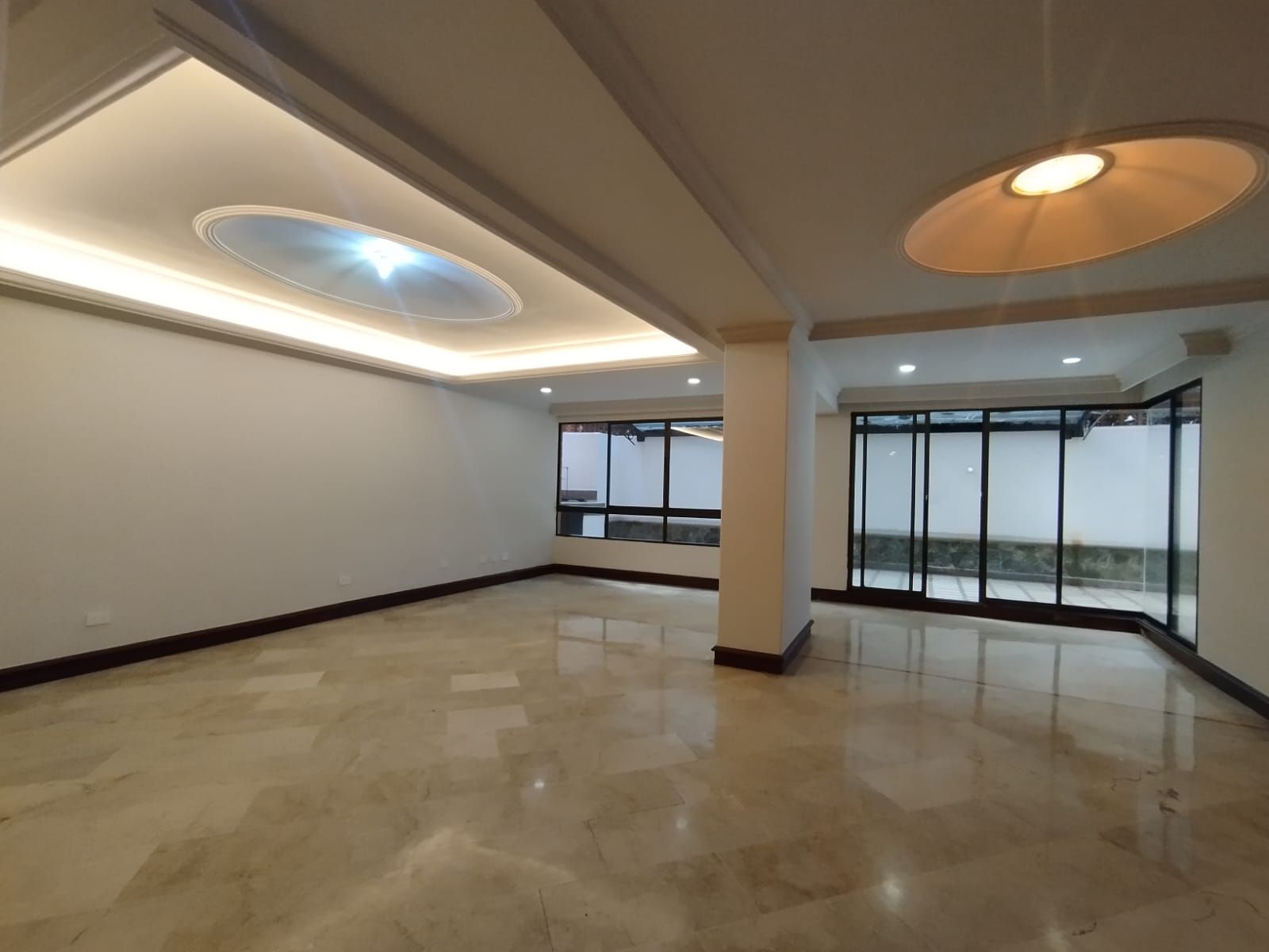 Apartamento en arriendo Antioquia Medellín El Tesoro 183 m2 Habitaciones 4 Baños 5 Garajes 2 Precio $7000000