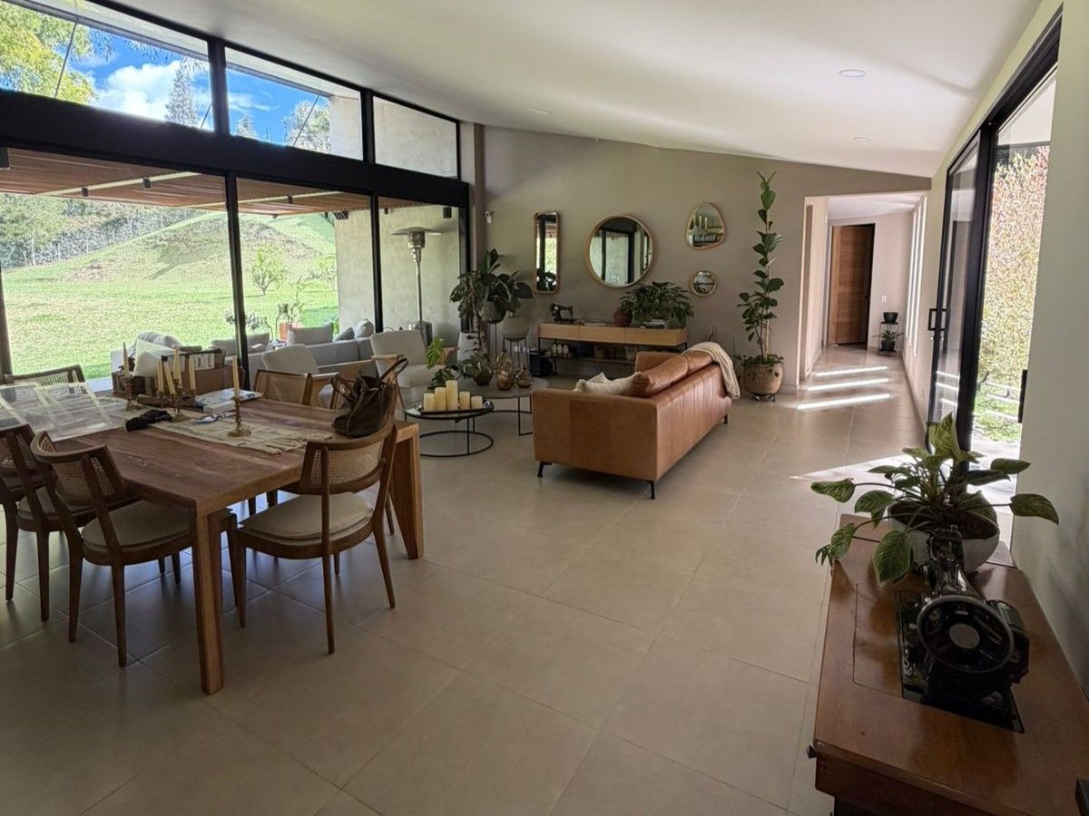 Casa en venta Antioquia Rionegro Cuatro Esquinas 350 m2 Habitaciones 2 Baños 3 Garajes 2 Precio $2550000000
