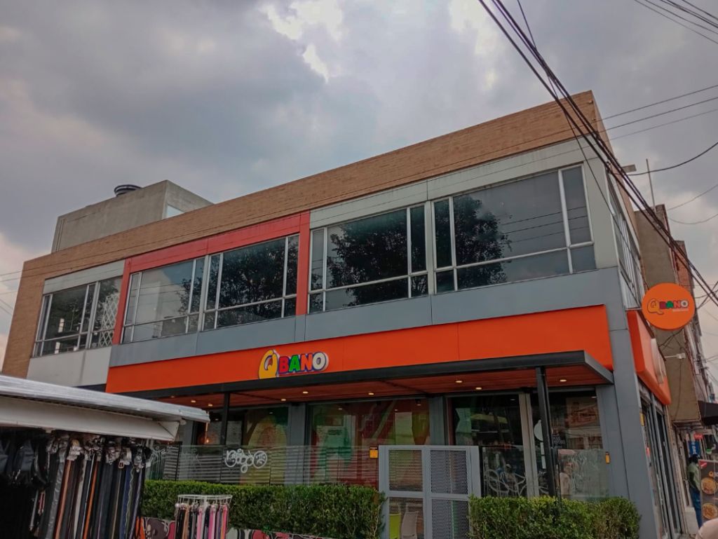 Local en arriendo Cundinamarca Bogotá Super Manzana 6 105 m2 Habitaciones 0 Baños 2 Garajes 1 Precio $4500000