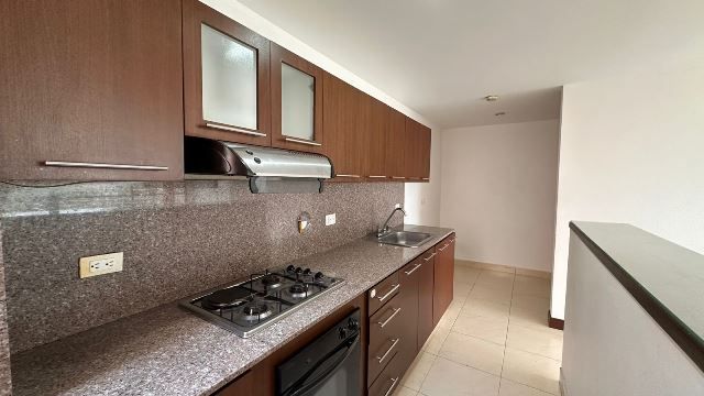 Apartamento en arriendo Antioquia Envigado Jardines 96 m2 Habitaciones 3 Baños 2 Garajes 1 Precio $4600000
