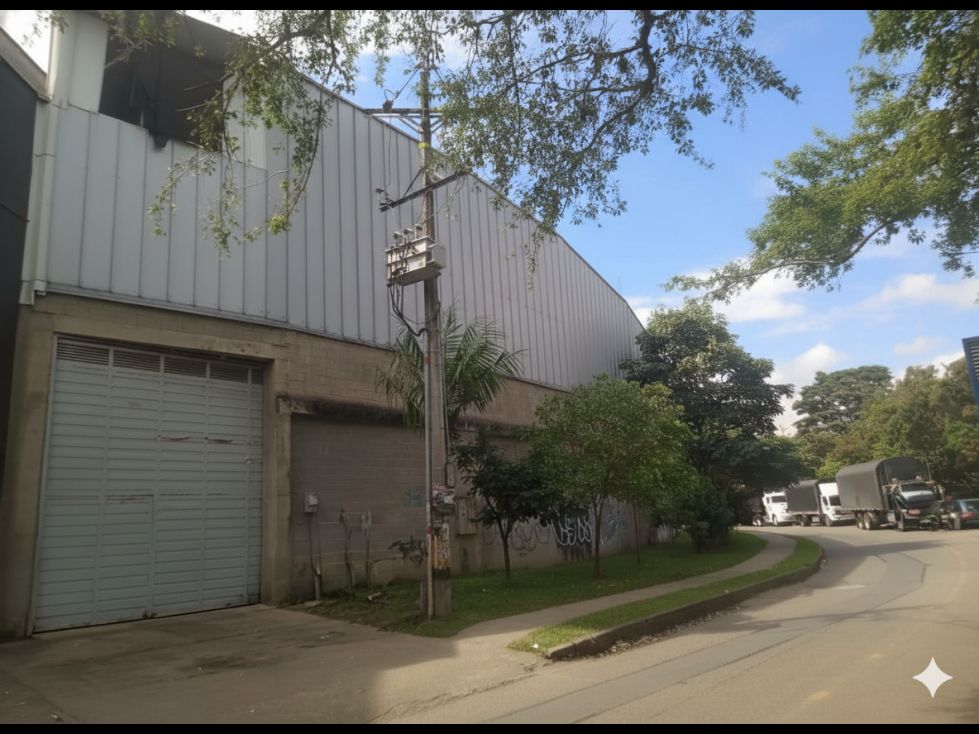 Bodega en arriendo Antioquia Medellín Trinidad 800 m2 Habitaciones 0 Baños 6 Garajes 0 Precio $33000000