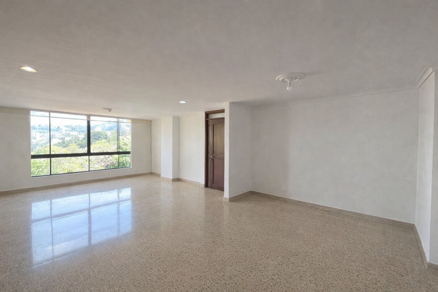 Apartamento en arriendo Antioquia Medellín La Florida 136 m2 Habitaciones 3 Baños 3 Garajes 2 Precio $7300000