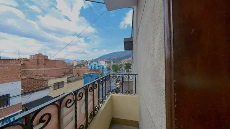 Inmuebles en Remate Casa en venta Antioquia Medellín Buenos Aires 347 m2 Habitaciones 7 Baños 5 Garajes 0 Precio $660000000
