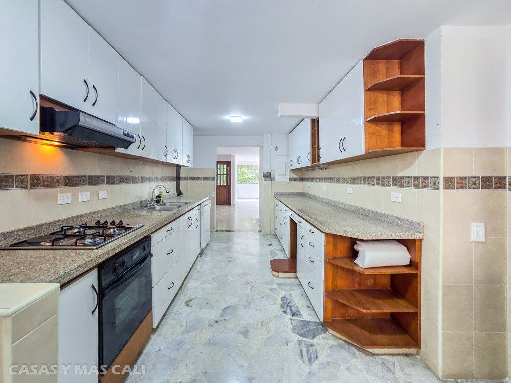 Apartamento en arriendo Valle Del Cauca Cali Santa Teresita 194 m2 Habitaciones 4 Baños 3 Garajes 2 Precio $5400000