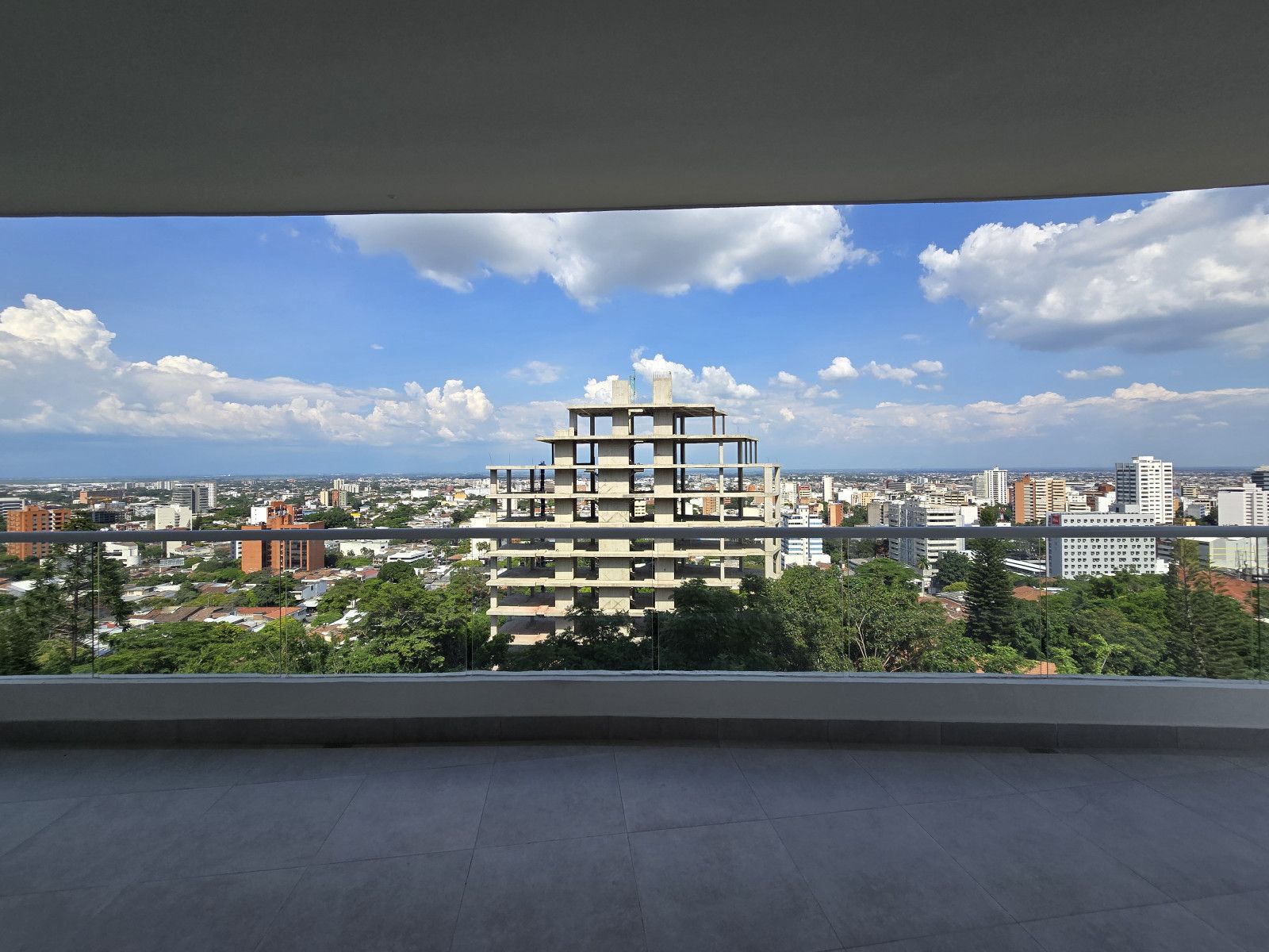 Apartamento en venta Valle Del Cauca Cali Santa Mónica 180 m2 Habitaciones 3 Baños 4 Garajes 3 Precio $2100000000