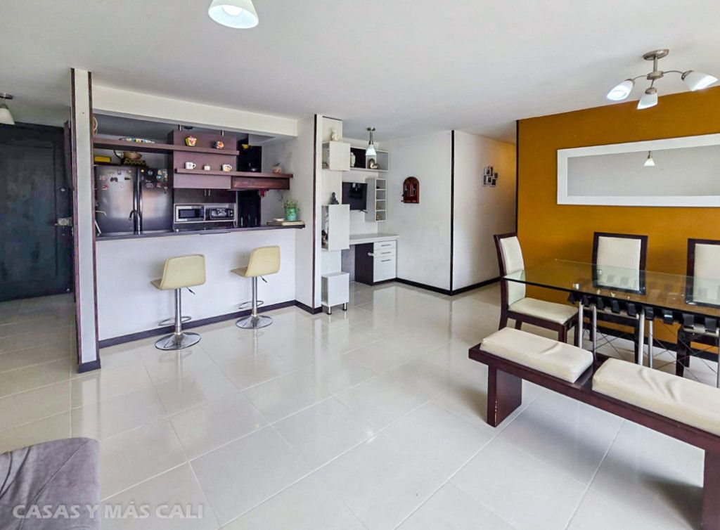 Apartamento en venta Valle Del Cauca Cali El Bosque 80 m2 Habitaciones 3 Baños 2 Garajes 1 Precio $330000000