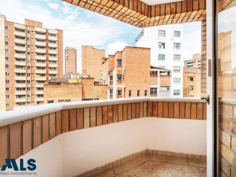Inmuebles en Remate Apartamento en venta Antioquia Medellín Laureles 214 m2 Habitaciones 4 Baños 3 Garajes 2 Precio $1250000000
