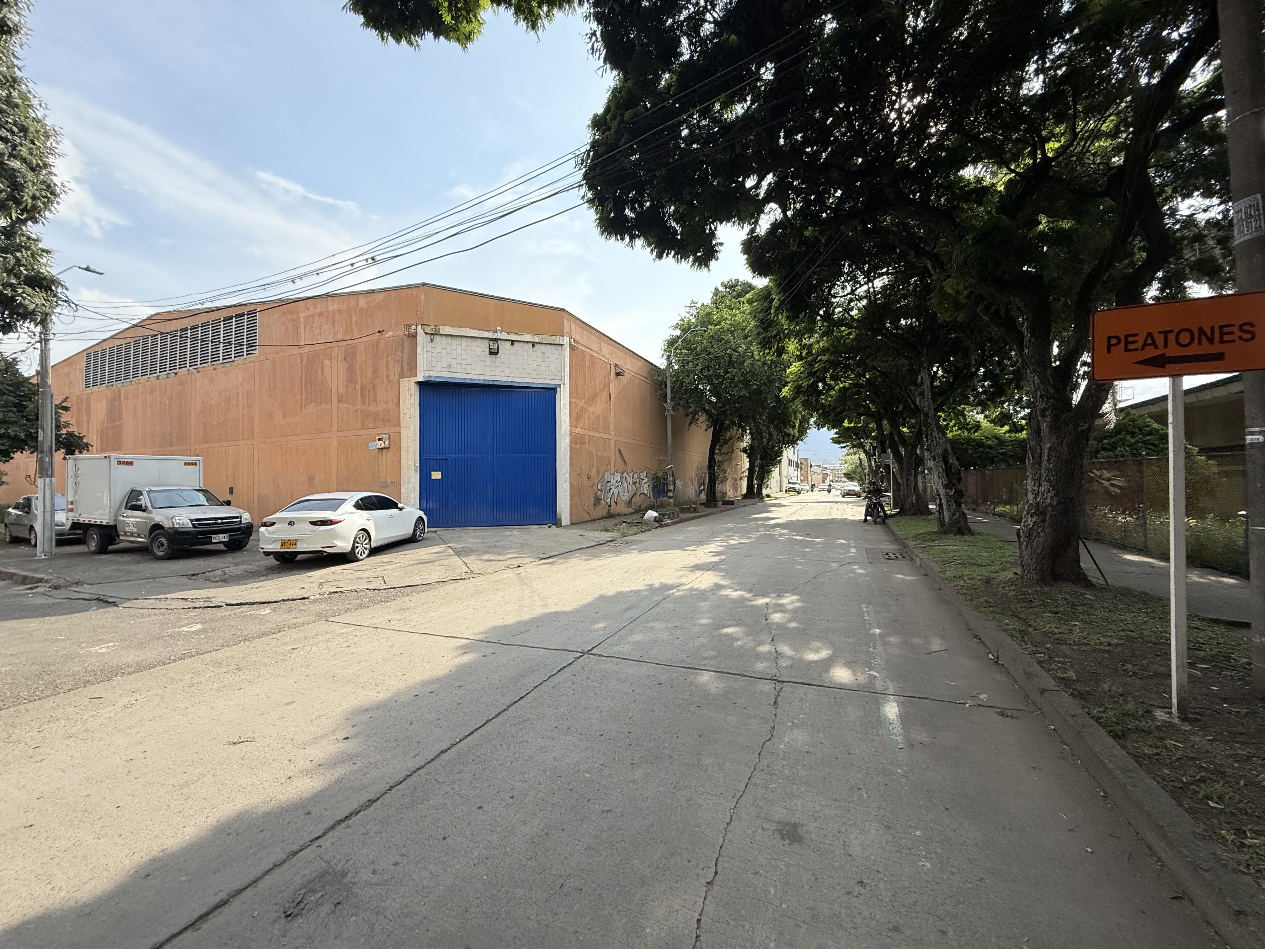 Bodega en arriendo Valle Del Cauca Cali Las Delicias 1450 m2 Habitaciones 0 Baños 2 Garajes 6 Precio $18000000