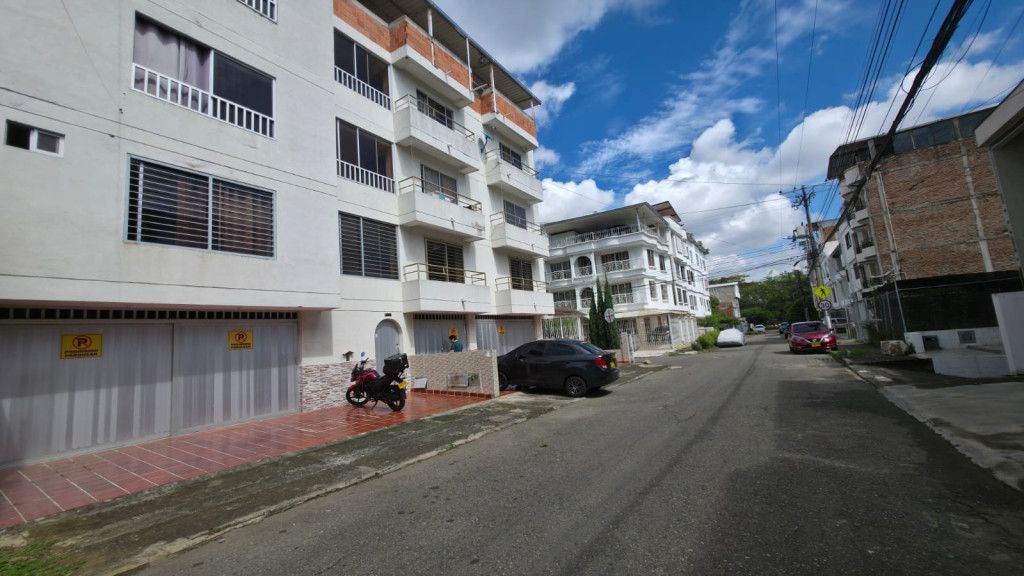 Apartamento en arriendo Valle Del Cauca Cali Prados Del Limonar 80 m2 Habitaciones 2 Baños 2 Garajes 1 Precio $1500000