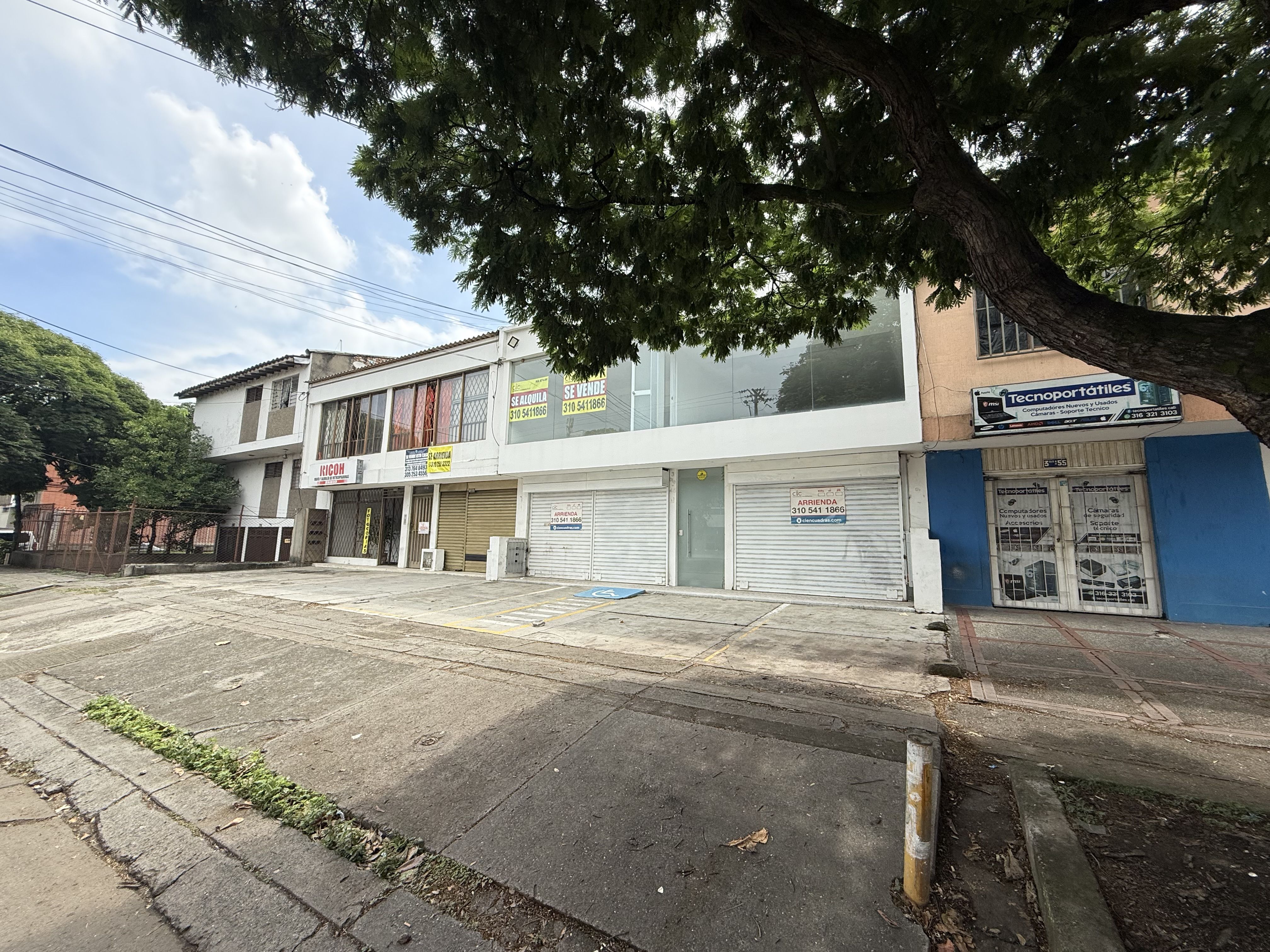 Local Comercial en venta Valle Del Cauca Cali San Vicente 280 m2 Habitaciones 0 Baños 5 Garajes 3 Precio $960000000