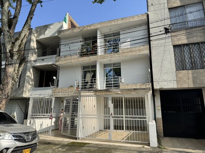 Edificio en venta Valle Del Cauca Cali El Ingenio 510 m2 Habitaciones 11 Baños 11 Garajes 10 Precio $1600000000