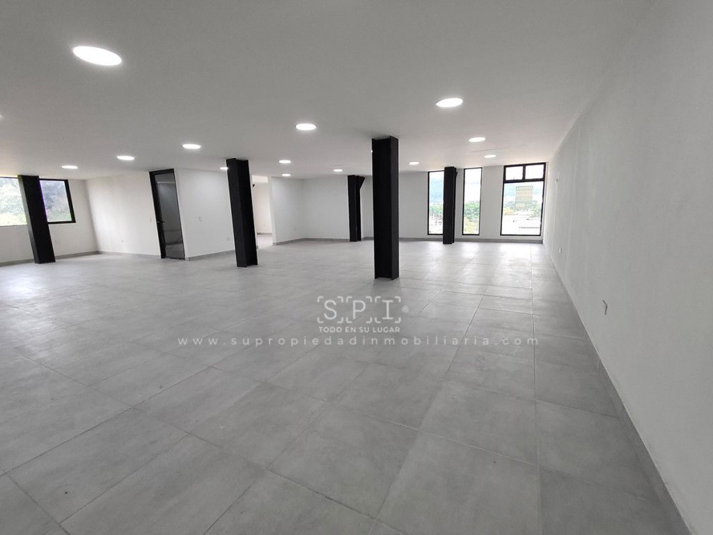Oficina en arriendo Antioquia Medellín Tenche 200 m2 Habitaciones 0 Baños 2 Garajes 0 Precio $10800000