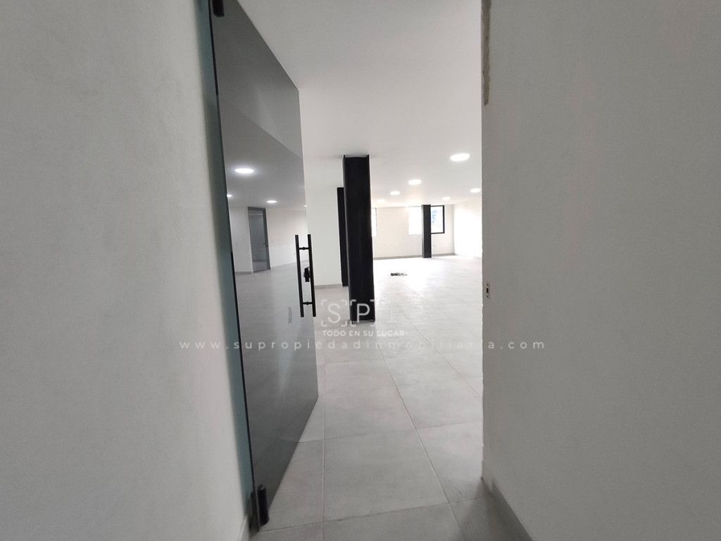 Oficina en arriendo Antioquia Medellín Tenche 200 m2 Habitaciones 0 Baños 2 Garajes 0 Precio $11000000