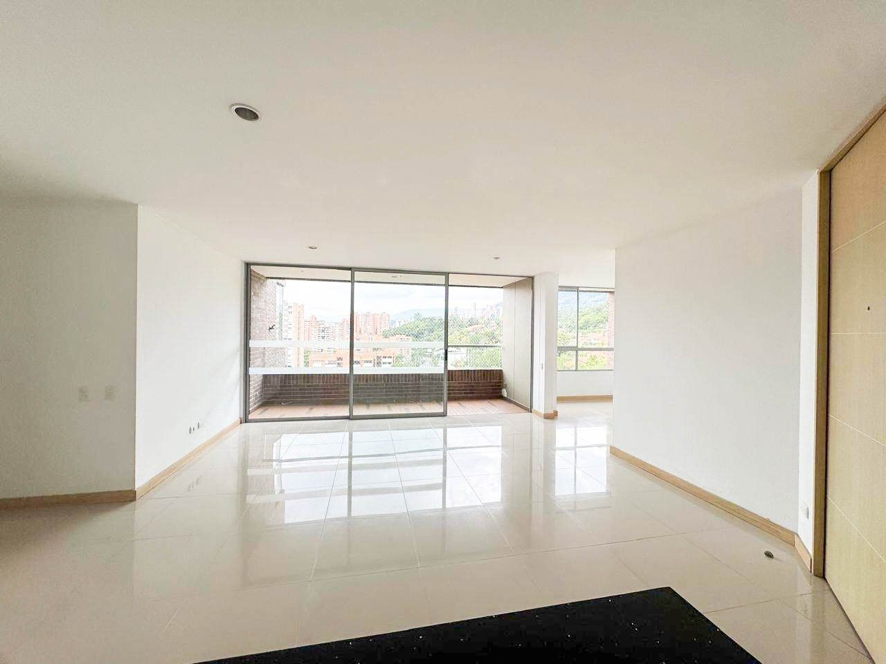 Apartamento en venta Antioquia Envigado Loma Del Atravesado 121 m2 Habitaciones 3 Baños 2 Garajes 2 Precio $930000000